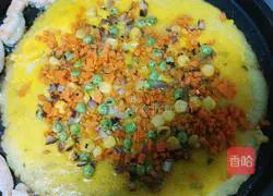 Illustration of how to make potato and egg pizza 7