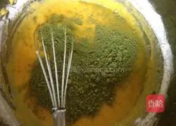 Matcha Honey Bean Cake Roll Recipe Illustration 5