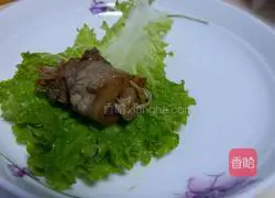 Illustration of how to make lettuce-wrapped bacon rolls 7