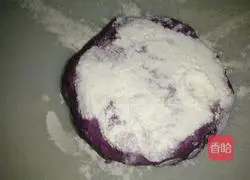 Illustration of how to make Haakon Bread (banana, purple sweet potato puree and soft bread) 1