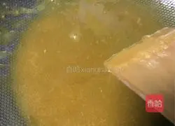 Illustration of making walnut peanut black sesame candy 13