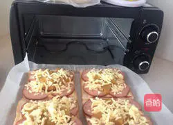 Toast Pizza Recipe Illustration 7