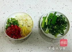 Illustration of how to make steamed Wuchang fish with peacock tail open 5