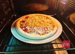 Ham and bacon Illustration of how to make pizza 17