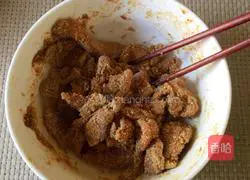 Illustration of how to make steamed pork with potato flour 5