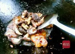 Illustration of braised chicken wings with mushrooms 12