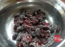 Cranberry Cake Roll Illustration of how to do it 11