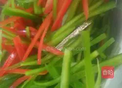 Illustration of how to make bacon and vegetable pizza 5