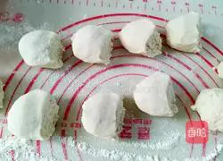 Illustration of how to make steamed dumplings with oily mutton 4