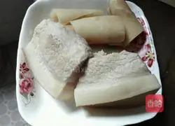 Illustration of how to make pork with pickles and pork rinds 4