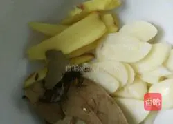 Illustration of how to make braised chicken with green pepper and potatoes 3