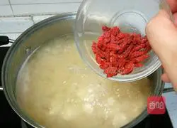 Recipe for Lily, Wolfberry and Tremella Soup 9