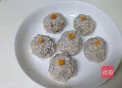 Illustration of how to make salted egg yolk pearl meatballs 7