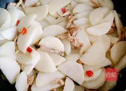 Illustration of how to make fried yam and meat 6