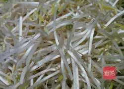 Illustration of how to make caviar steak cold noodles 5