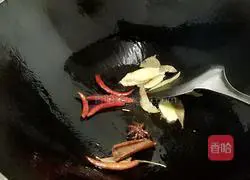 Illustration of home-style braised beef 8