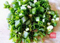 Illustration of how to make scallion noodles 2