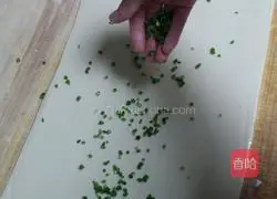 Illustration of how to make chive rolls 11