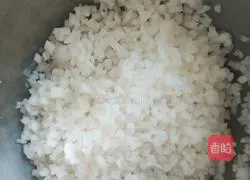 Illustration of how to make tomato sauce and radish meatballs 1