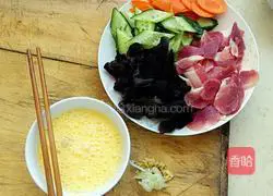 Illustration of how to make homemade Mushu Pork 1