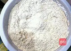 Illustration of authentic Shanxi noodles making method 2