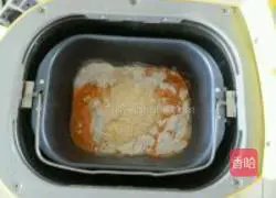 Illustration of how to make raisin and carrot rolls 1