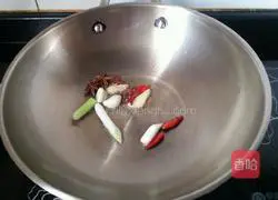 Illustration of how to make spicy fish cubes in dry pot 6