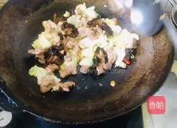 Illustration of how to make lotus white fungus with oily meat 11