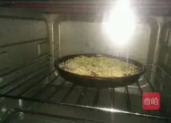 Illustration of how to make bacon pizza 10