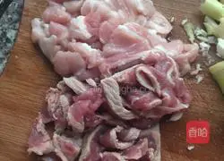 small Illustration of how to make stir-fried spring bamboo shoots with meat and pickles 2