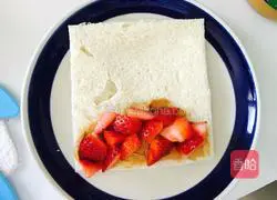 Strawberry Toast Roll Recipe Illustration 5