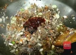 Illustration of how to make sauced beef buns 10