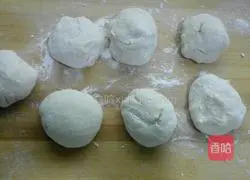 Illustration of how to make pork buns with cured sauce 9