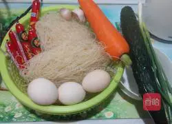 Illustration of how to make three shredded fried rice noodles 1