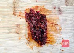 Illustration of how to make vegetables in a dry pot 2