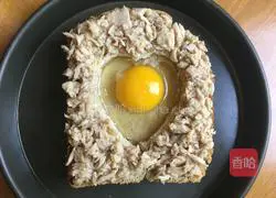 Illustration of how to make tuna and egg toast 5