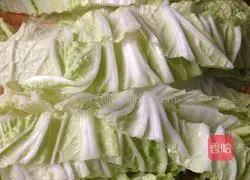 Illustration of how to make radish meatball and cabbage soup 3