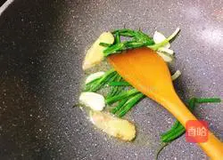 Illustration of how to make fried eel with wild rice noodles 7