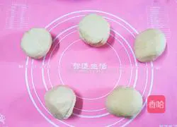 Illustration of how to make ham and shrimp pizza 6