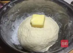 Illustration of how to make meat floss bread 3