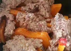 Illustration of how to make steamed pork with pumpkin powder 5