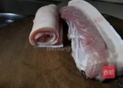 Illustration of how to make pork with pickles and pork rinds 3