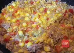 Illustration of how to make fried quinoa rice with tuna, corn and eggs 8