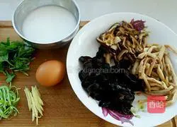 Illustration of how to make braised noodles with shredded chicken 3