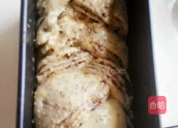 Illustration of how to make braided bean paste toast 15