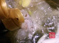 How to cook braised pork elbows Illustration 8