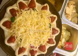 Crown Fruit Pizza Recipe Illustration 3