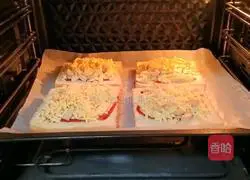 Illustration of how to make ham toast pizza 8