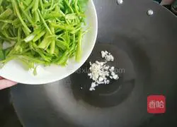 Illustration of how to make tempeh water spinach stems 3