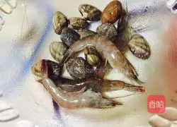 Thai Tom Yum Seafood Illustration of how to make soup 1